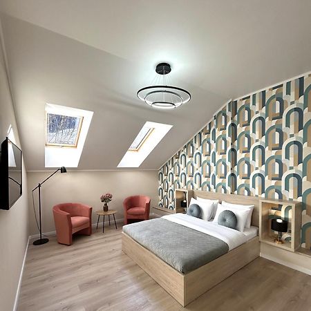 Modern Apartment In The City Center Львов Экстерьер фото