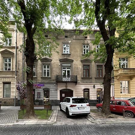 Modern Apartment In The City Center Львов Экстерьер фото