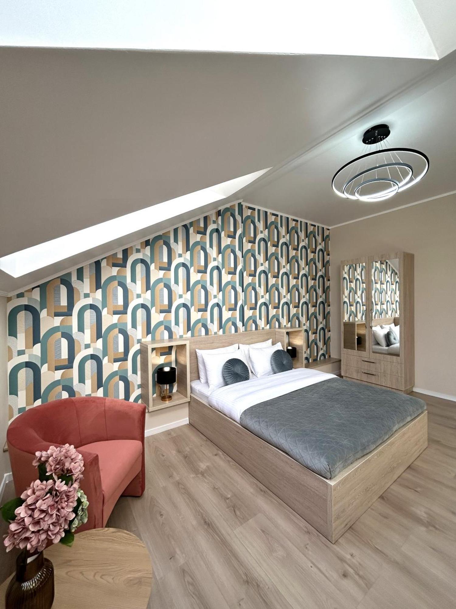 Modern Apartment In The City Center Львов Экстерьер фото