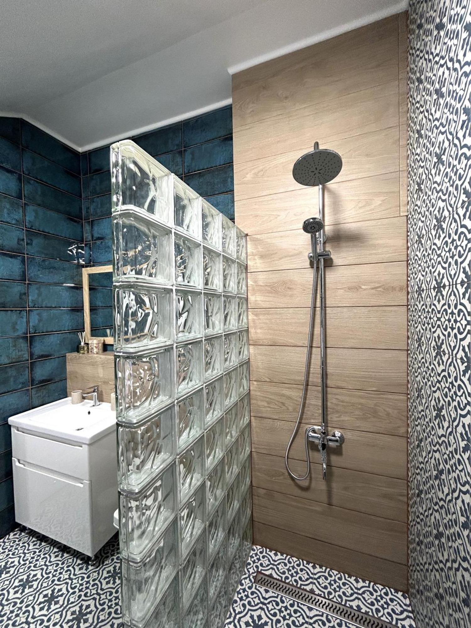 Modern Apartment In The City Center Львов Экстерьер фото