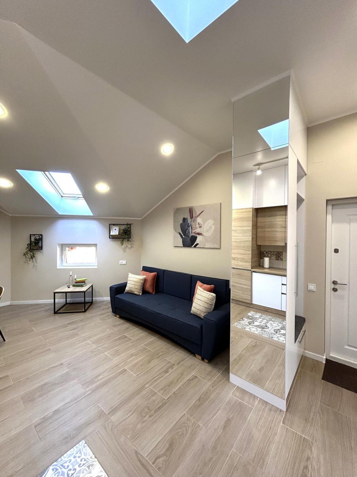Modern Apartment In The City Center Львов Экстерьер фото