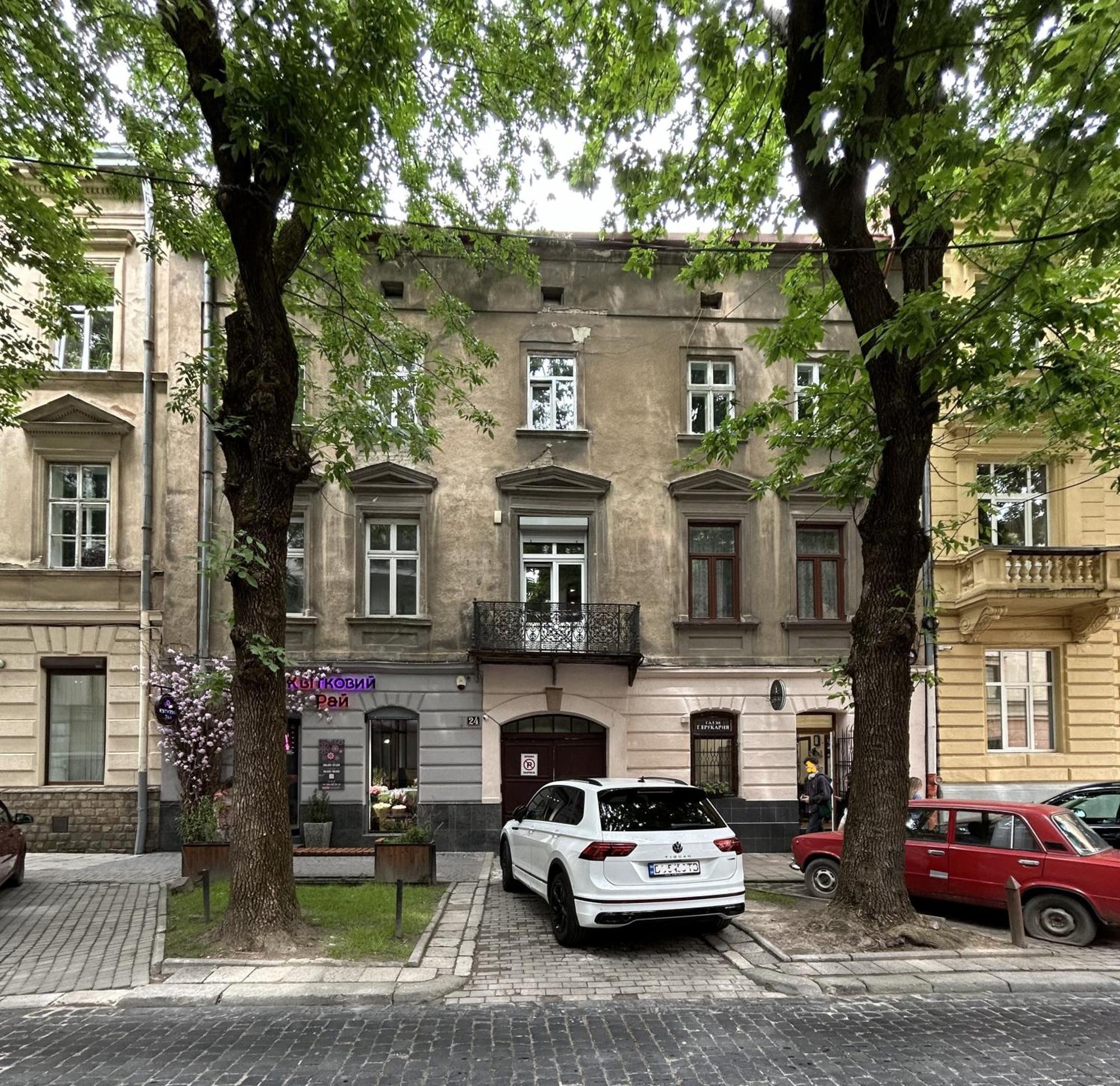 Modern Apartment In The City Center Львов Экстерьер фото